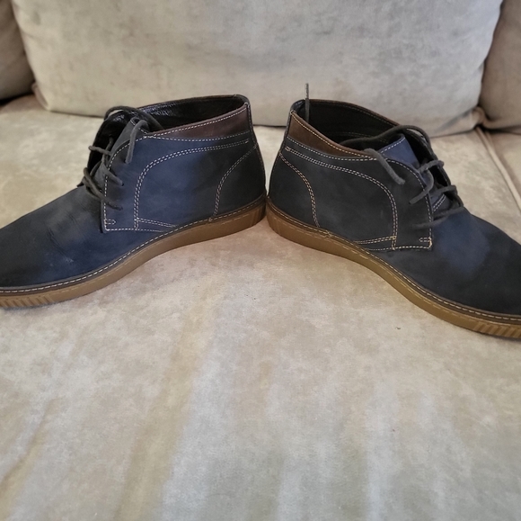 Shoe's - Picture 3 of 5